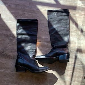 Joan Helpern Black boots 7